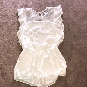 BEAUTIFUL! White Lace American Eagle Romper😍